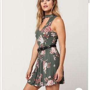 NWT SKY AND SPARROW Floral Mock Neck Dress